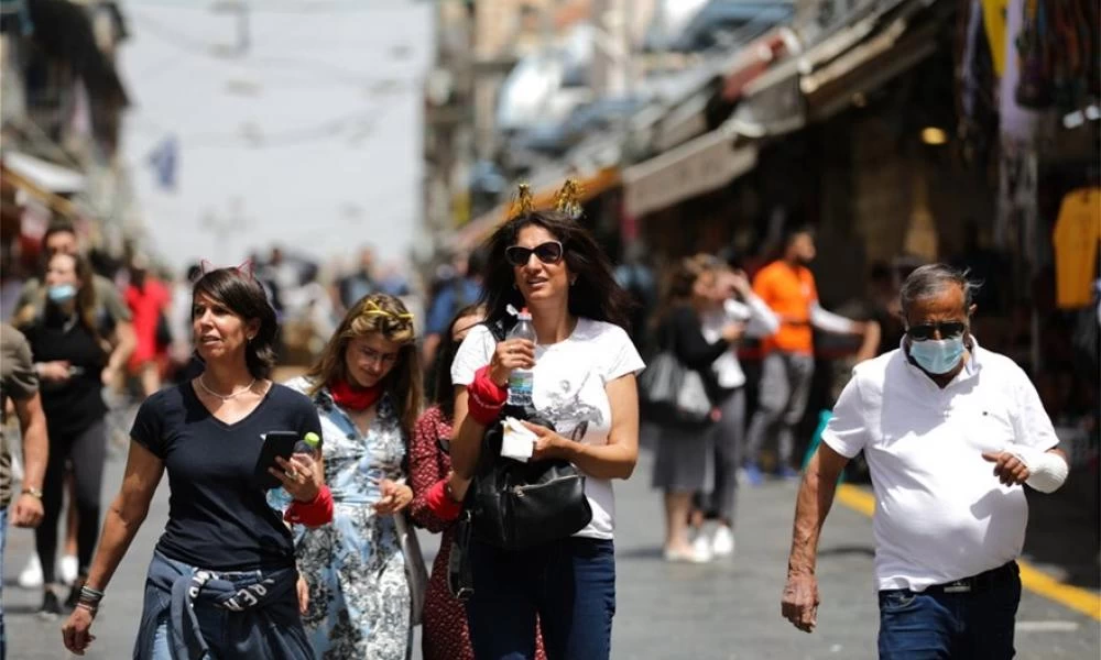 Iσραήλ: Πετάνε τις μάσκες και αρχίζουν τις βόλτες από σήμερα οι πολίτες